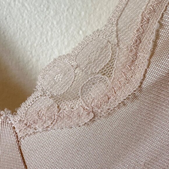 Vintage Warner's Frostings Slip | 34" Length | Nude| Lace Detail | Made in USA‎ - Picture 4 of 9